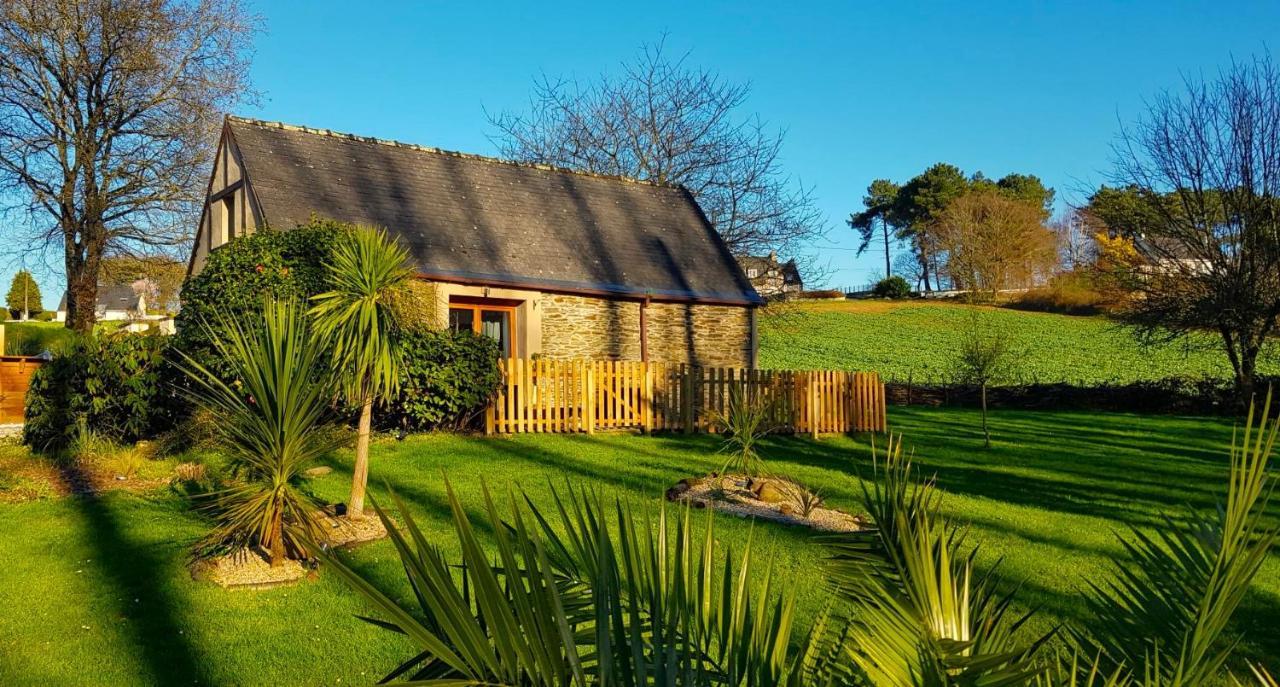 Le Vieux Moulin Gites - Detached Cottage With Garden Views And Pool Guégon Екстериор снимка