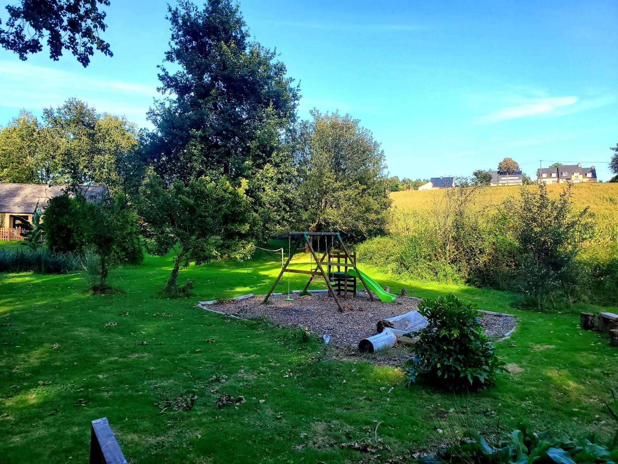 Le Vieux Moulin Gites - Detached Cottage With Garden Views And Pool Guégon Екстериор снимка